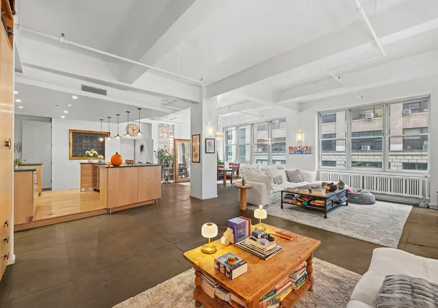 335-w-38th-st-3-new-york-city-ny-10018/hzid_4faa60bf