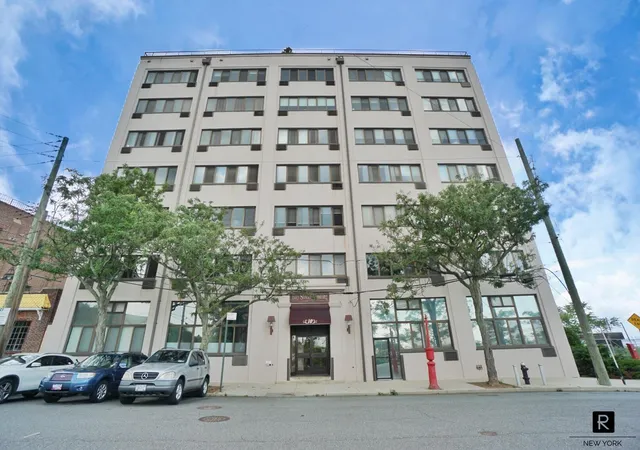10-bay-street-lndg-5-g-new-york-city-ny-10301/hzid_fc570b2f