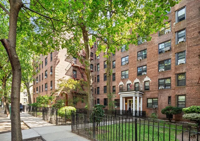88-10-34th-ave-1h-new-york-city-ny-11372/hzid_95302330