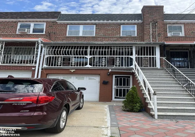 2524-radcliff-ave-new-york-city-ny-10469/hzid_8d5d9be9