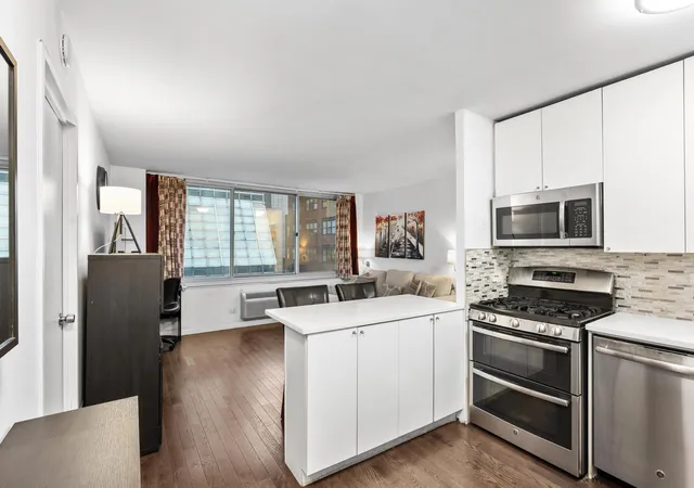 333-e-45th-st-16a-new-york-city-ny-10017/hzid_f63cf69f