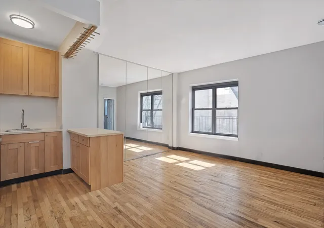 160-e-91st-st-7b-new-york-city-ny-10128/hzid_035072e1