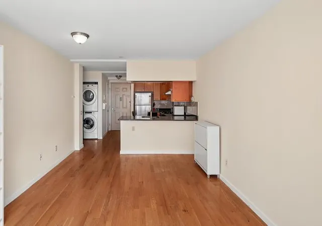 63-14-queens-blvd-6-c-new-york-city-ny-11377/hzid_45511f39