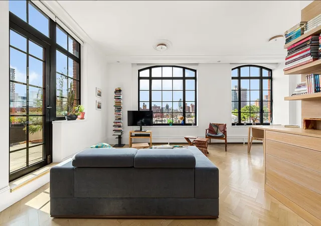 50-clinton-st-phc-new-york-city-ny-10002/hzid_70c4c7e8
