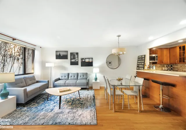 447-w-45th-st-2a-new-york-city-ny-10036/hzid_ac58c758