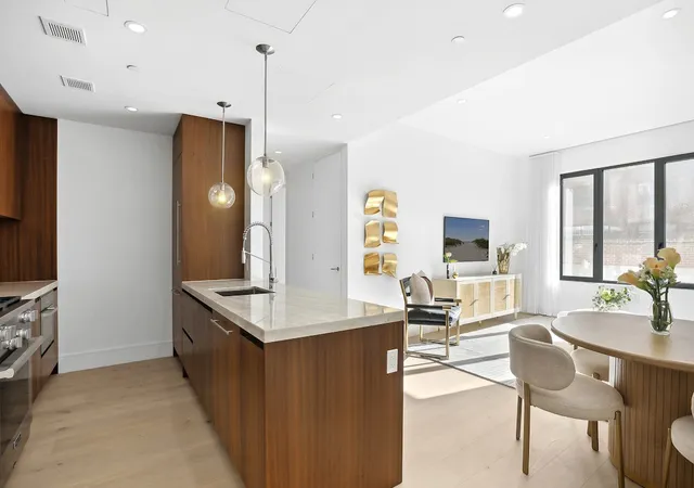 244-e-52nd-st-4c-new-york-city-ny-10022/hzid_3981d74c