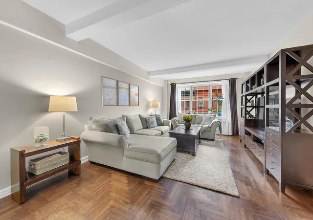 320-w-76th-street-6-f-new-york-city-ny-10023/hzid_8373484e