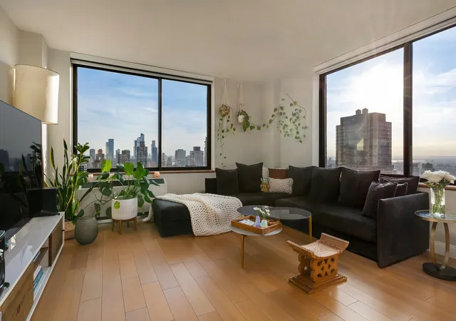 101-w-67th-st-52e-new-york-city-ny-10023/hzid_9478d8ca