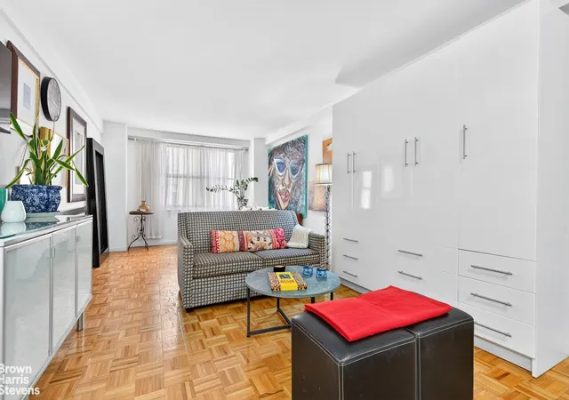 520-e-72nd-st-3r-new-york-city-ny-10021/hzid_05c3b053