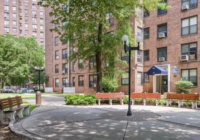 210-clinton-ave-4h-new-york-city-ny-11205/hzid_5d53630d
