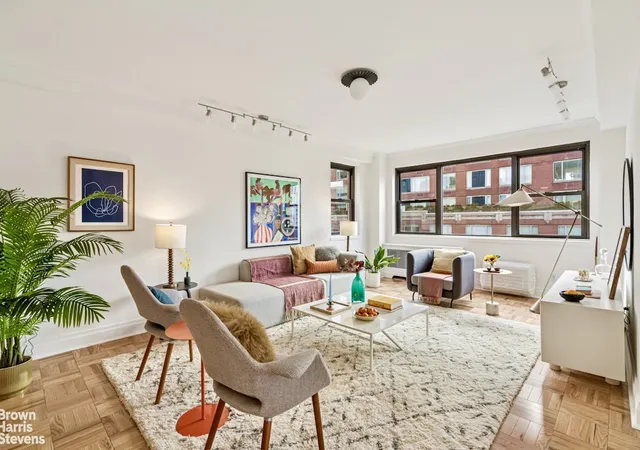 305-e-72nd-st-phc-new-york-city-ny-10021/hzid_1ad07745