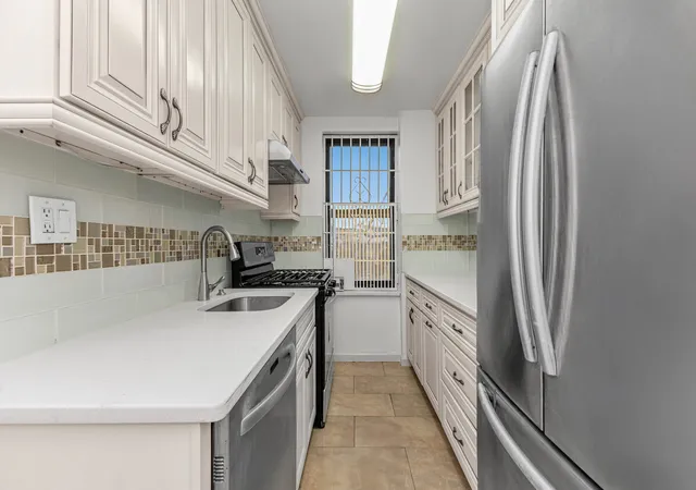 67-30-dartmouth-st-3d-new-york-city-ny-11375/hzid_95be7c24