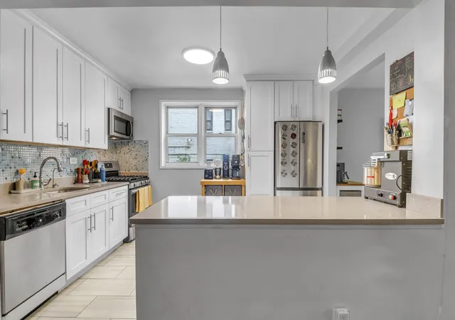 620-e-18th-street-1c-new-york-city-ny-11226/hzid_4595e674