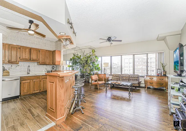 10-bay-street-lndg-5j-new-york-city-ny-10301/hzid_94bcfc30