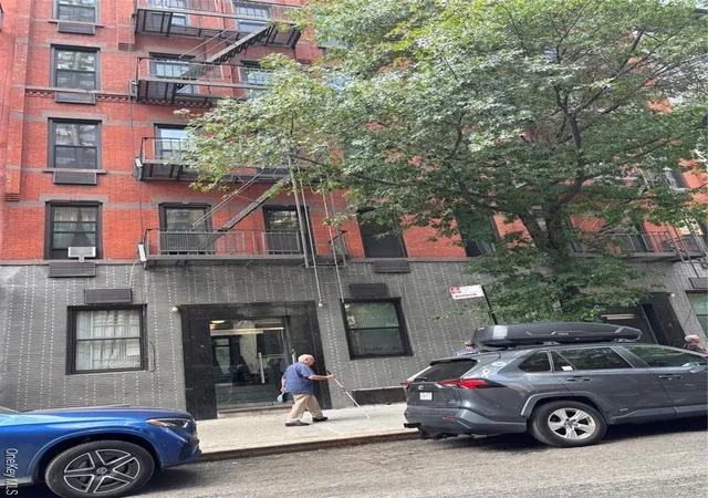 430-e-85th-st-5-b-new-york-city-ny-10028/hzid_d66023ed