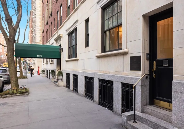 1075-park-ave-1c-new-york-ny-10128/hzid_b4d8c999