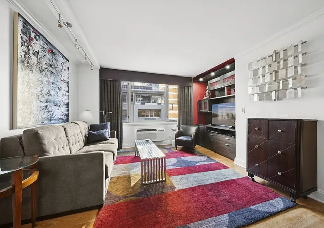 130-w-67th-st-6a-new-york-city-ny-10023/hzid_3b85f3d6
