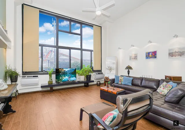 10-bay-street-lndg-1d-new-york-city-ny-10301/hzid_d9350cc1