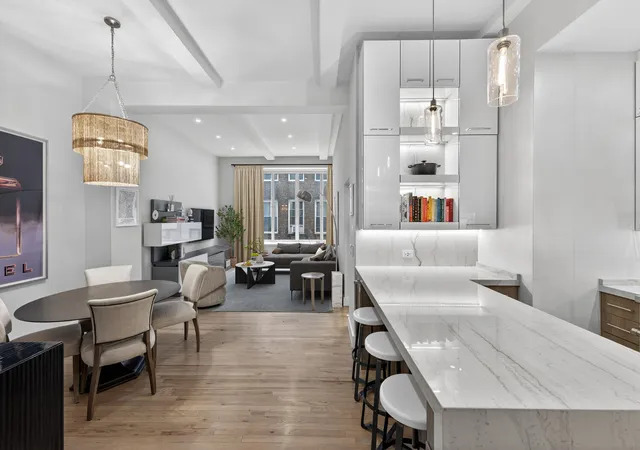 21-e-22nd-st-4c-new-york-city-ny-10010/hzid_e3b97dd8