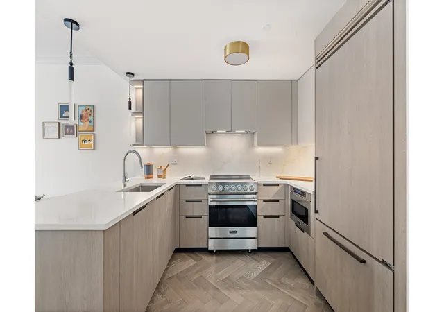 78-29-austin-st-406-new-york-city-ny-11375/hzid_d6d0f3f6
