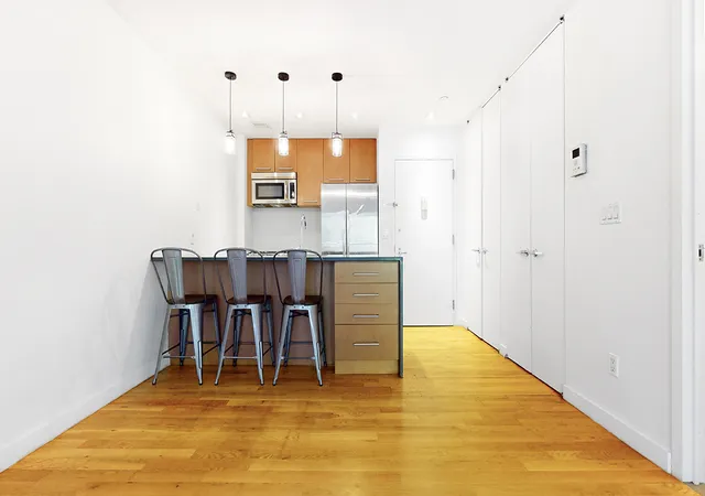 330-e-109th-st-2c-new-york-city-ny-10029/hzid_359d468d