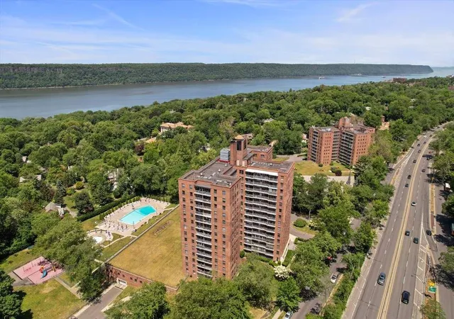 4705-henry-hudson-pkwy-w-10j-new-york-city-ny-10471/hzid_42677ba9