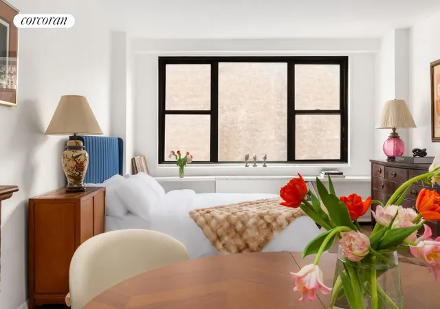 7-e-14th-st-1523-new-york-city-ny-10003/hzid_14e31d2f