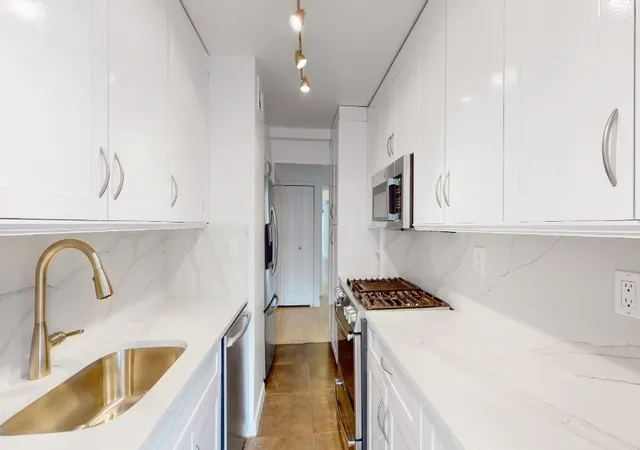 211-e-53rd-street-11d-new-york-city-ny-10022/hzid_70223e36