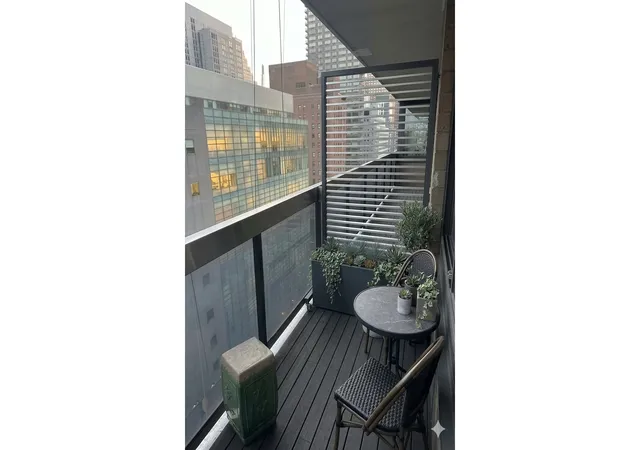 515-e-72nd-st-15d-new-york-city-ny-10021/hzid_82172a0a