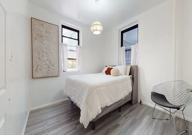 21-57-33rd-st-apt1h-new-york-city-ny-11105/hzid_d613ea6d