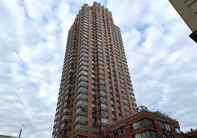 350-w-50th-st-30e-new-york-city-ny-10019/hzid_0d672978