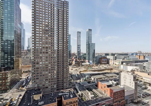 500-w-43rd-street-21-b-new-york-city-ny-10036/hzid_d9c4b665