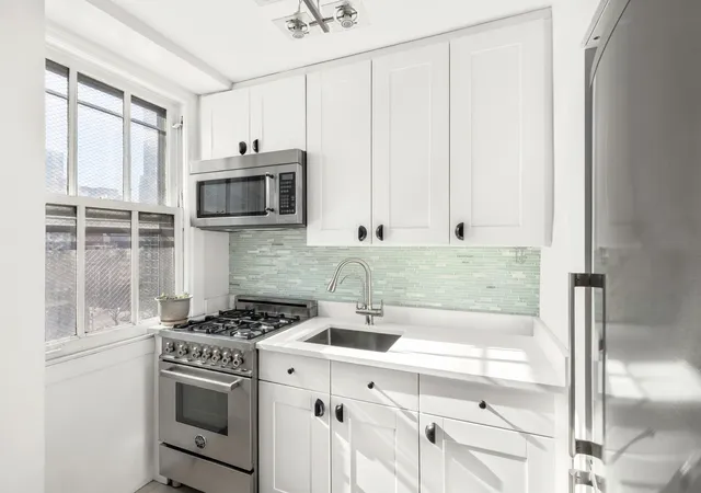 240-e-35th-st-9b-new-york-city-ny-10016/hzid_decccef6