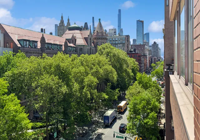 101-w-79th-street-6de-new-york-city-ny-10024/hzid_ee6d37bb
