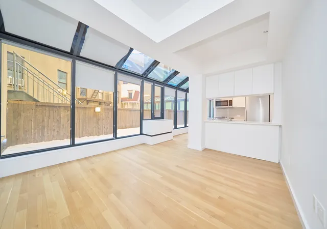448-w-167th-st-2b-new-york-city-ny-10032/hzid_5a0570ef