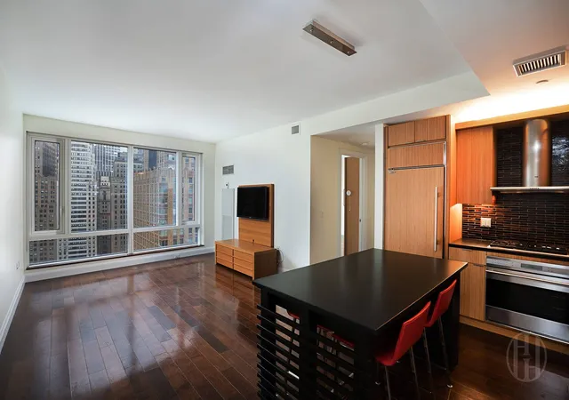 70-little-w-st-22a-new-york-city-ny-10004/hzid_e63bd2ce