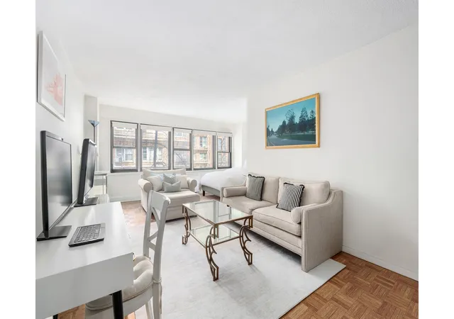 520-e-81st-st-4d-new-york-city-ny-10028/hzid_f618b05e