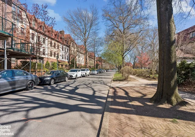 150-burns-st-3f-new-york-city-ny-11375/hzid_5aba959d