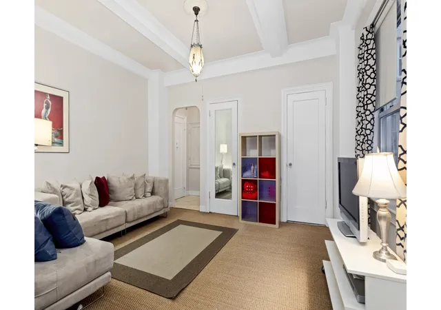 25-w-64th-st-5e-new-york-city-ny-10023/hzid_71ae4ab0