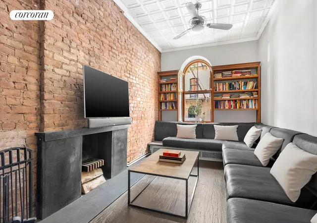 215-e-17th-st-2-new-york-city-ny-10003/hzid_6c8bba97