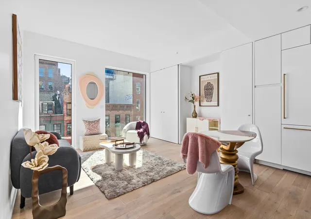 330-grand-st-4a-new-york-city-ny-10002/hzid_6c9e274e