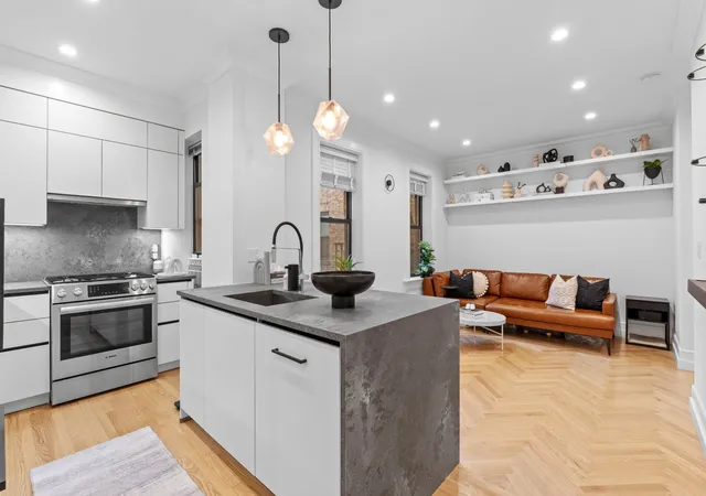 24-75-38th-st-c-3-new-york-city-ny-11103/hzid_a2a6640c