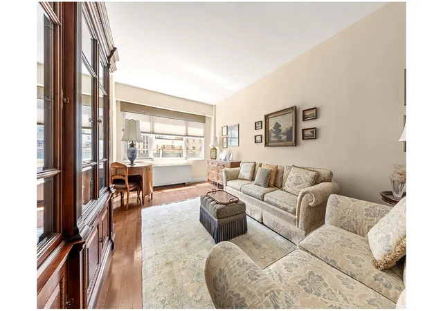 520-e-72nd-st-10t-new-york-city-ny-10021/hzid_e42d20d4