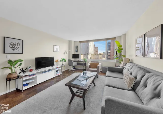130-w-67th-st-22h-new-york-city-ny-10023/hzid_9d78ae7f