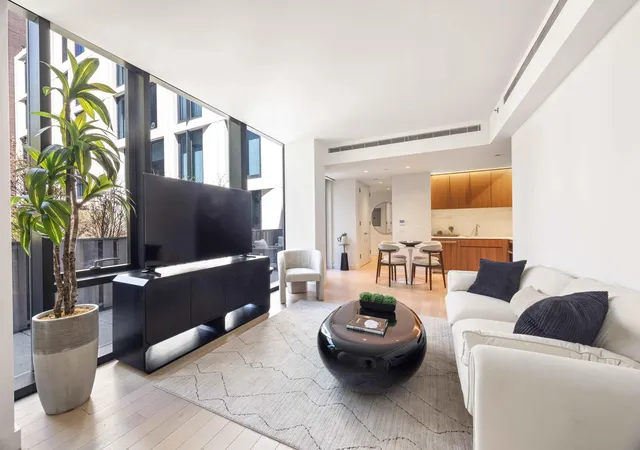 500-w-45th-st-210-new-york-city-ny-10036/hzid_913d597c