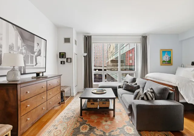 350-w-42nd-street-10h-new-york-ny-10036/hzid_819ce6b3