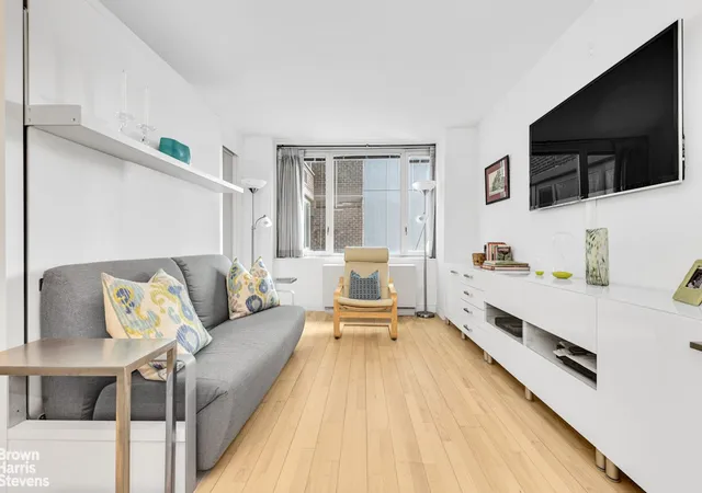322-w-57th-street-49q-new-york-city-ny-10019/hzid_e751e94a