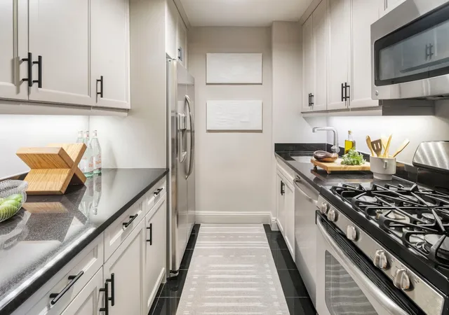 155-w-68th-street-2121-new-york-city-ny-10023/hzid_1ddcd042