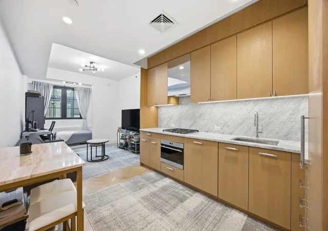 300-w-122nd-street-5r-new-york-city-ny-10027/hzid_85dce616