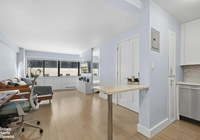 310-w-56th-street-9e-new-york-ny-10019/hzid_87e8b1cb